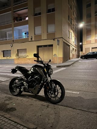 Honda CB125R 15CV 9.000 km