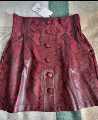 Falda Zara efecto piel serpiente