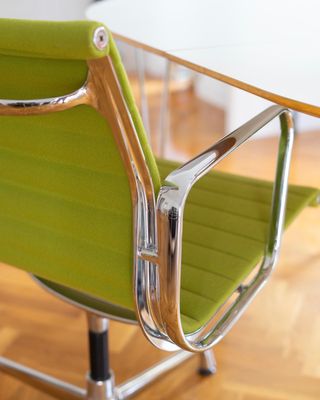 Silla Vitra EA 108 Verde