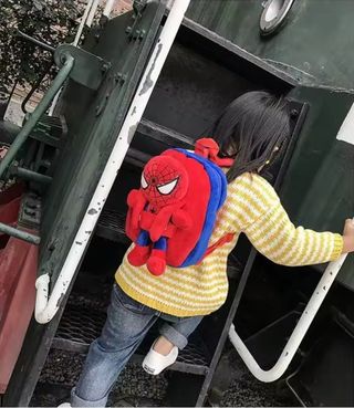Original pequeña mochila peluche de Spiderman.