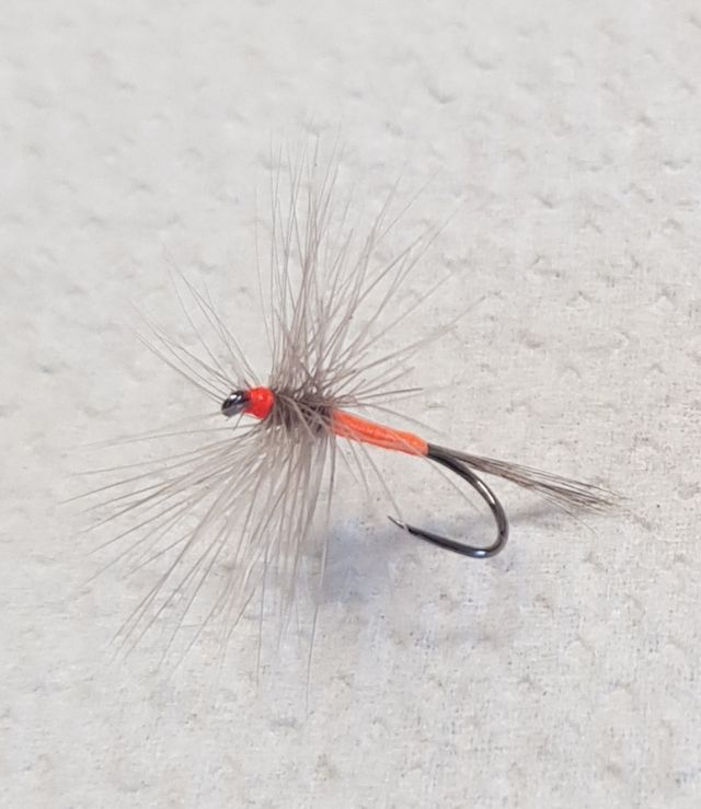 Colgaderas Whiting para hacer moscas secas
