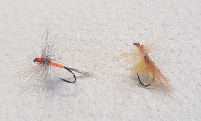 Colgaderas Whiting para hacer moscas secas
