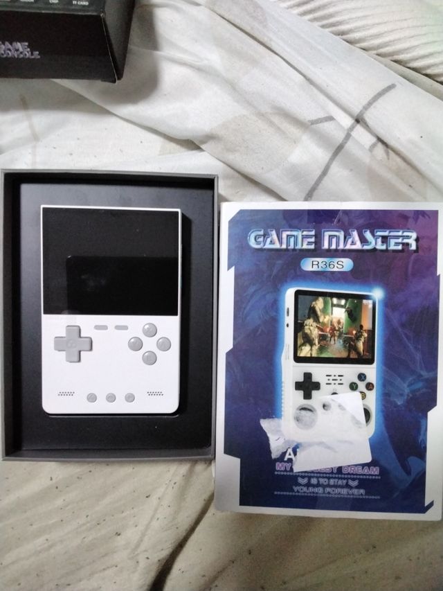 Console R36 Game Master