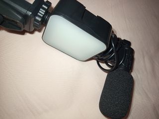 Trípode con Luz y Micrófono