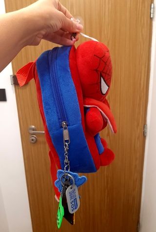 Original pequeña mochila peluche de Spiderman.