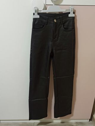 Pantalón cuero