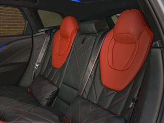 BMW XM XM 550 kW (748 CV) Label Red