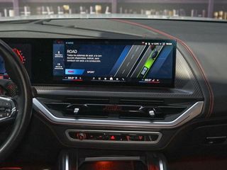 BMW XM XM 550 kW (748 CV) Label Red