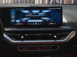 BMW XM XM 550 kW (748 CV) Label Red