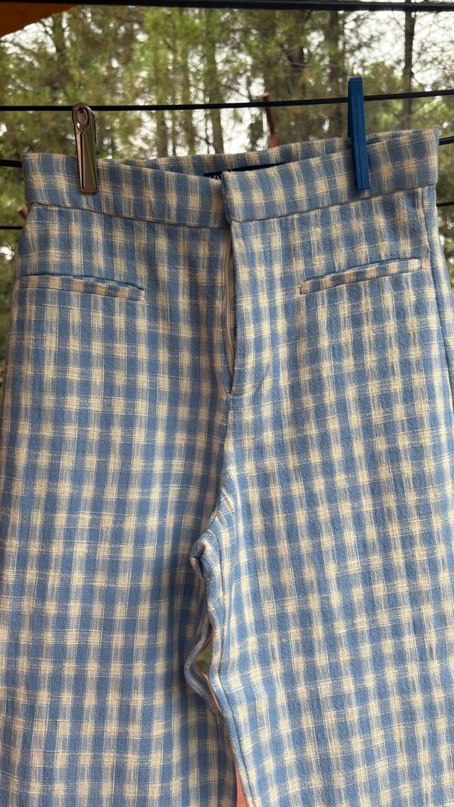 Pantalón a cuadros azul y beige