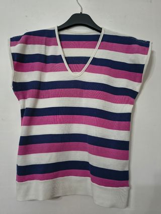T-shirt scollo a V a righe blu, rosa e bianche