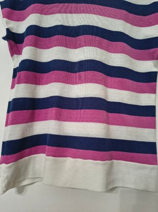 T-shirt scollo a V a righe blu, rosa e bianche