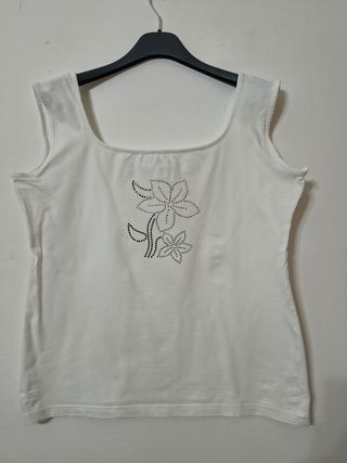 Canotta bianca con fiori