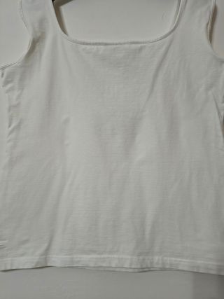 Canotta bianca con fiori