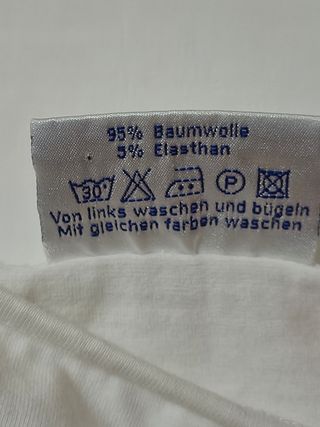 Canotta bianca con fiori