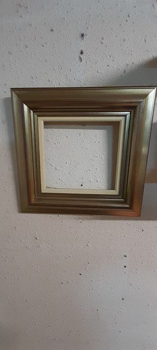 Marco de madera pintada 47x45 cm
