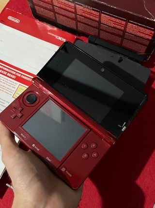 Nintendo 3DS Rossa con scatola