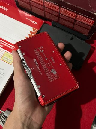 Nintendo 3DS Rossa con scatola