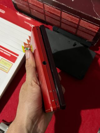 Nintendo 3DS Rossa con scatola