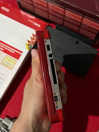 Nintendo 3DS Rossa con scatola