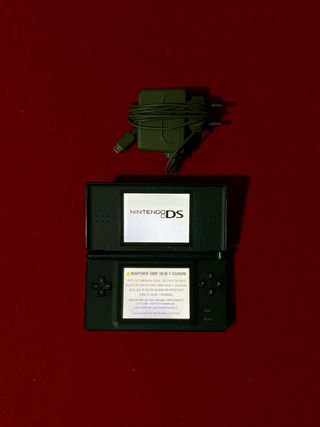 Nintendo DS Nera con caricabatterie