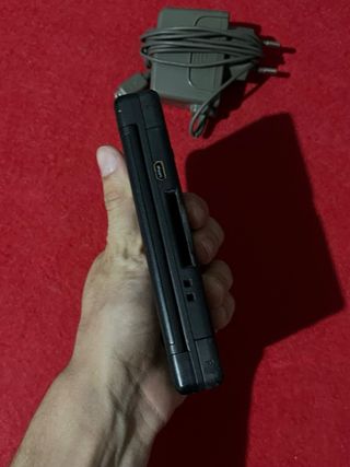 Nintendo DS Nera con caricabatterie