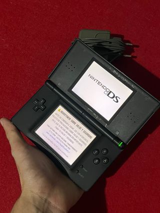 Nintendo DS Nera con caricabatterie
