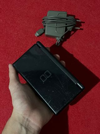 Nintendo DS Nera con caricabatterie