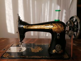 Máquina de coser Singer antigua