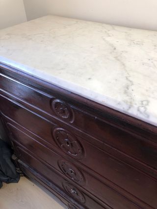 Cómoda antigua madera y mármol