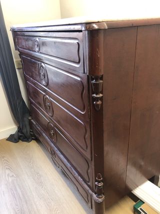Cómoda antigua madera y mármol