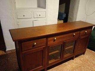 Aparador de madera con puertas de cristal Urge