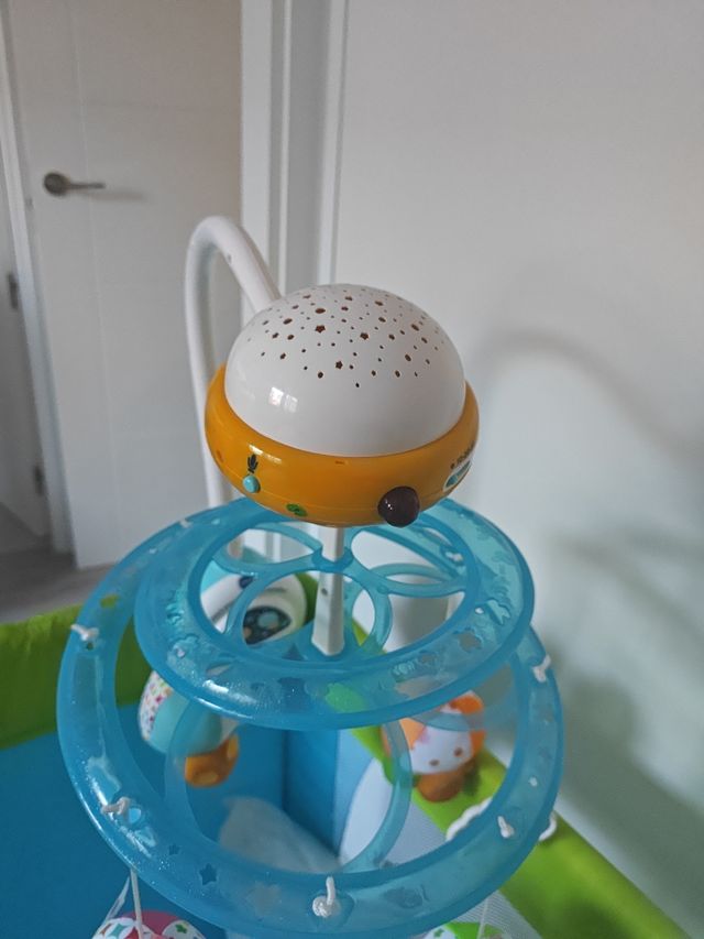 Móvil de cuna para bebé con proyector