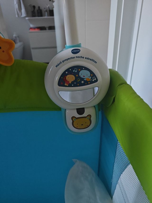 Móvil de cuna para bebé con proyector