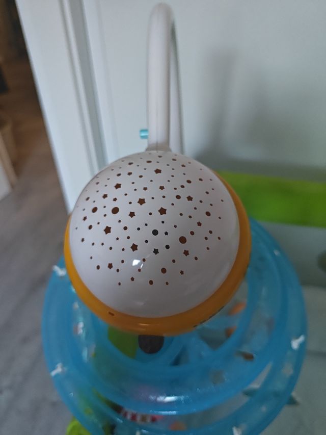 Móvil de cuna para bebé con proyector