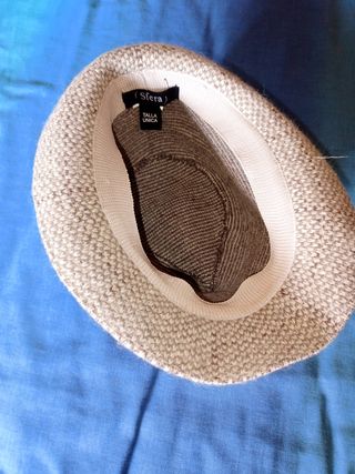 Sombrero de lana beige y marrón