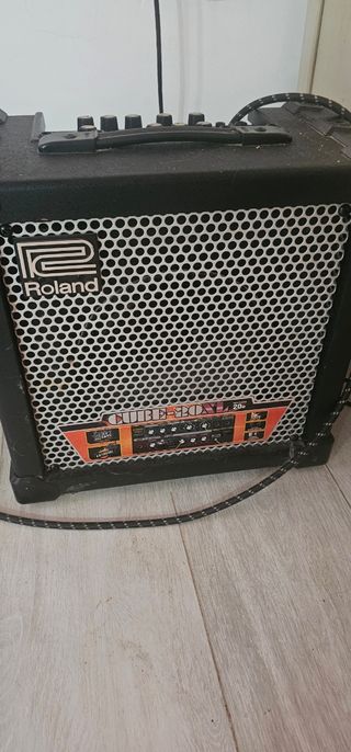 Amplificador Roland Cube 20XL