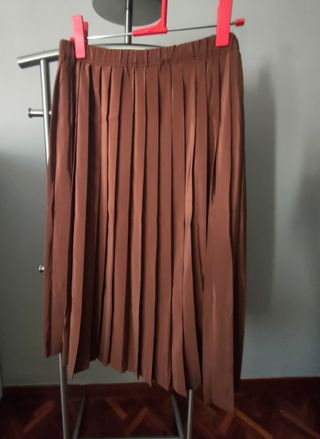 conjunto chaqueta y Falda plisada marrón