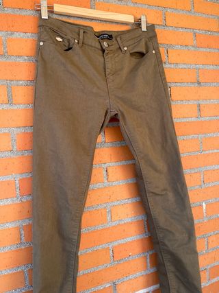 Pantalón Stradivarius verde oliva