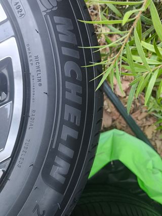 Neumático Michelin Primacy 4 215/65 R17
