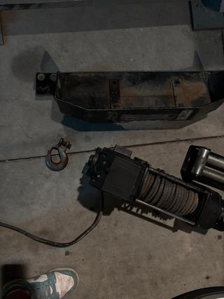 Soporte y Cabrestante para Land Rover Defender