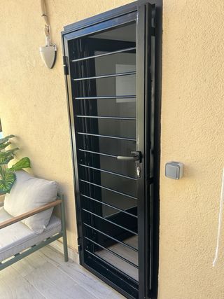 Reja de seguridad blanca para ventana