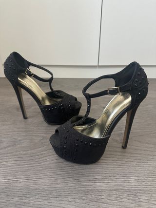 Tacones negros con plataforma