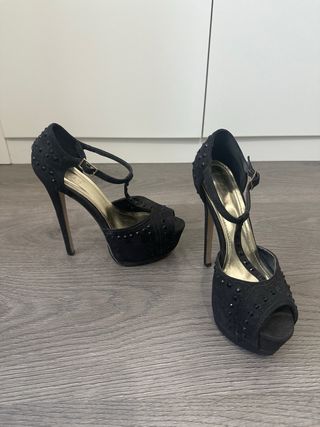 Tacones negros con plataforma