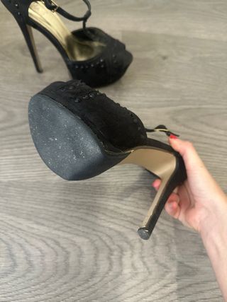 Tacones negros con plataforma
