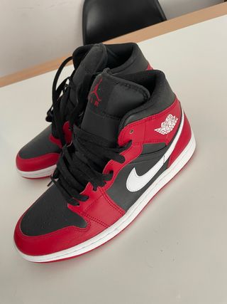 Nike Air Jordan 1 Mid Nuevas