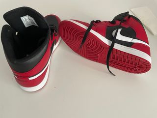 Nike Air Jordan 1 Mid Nuevas