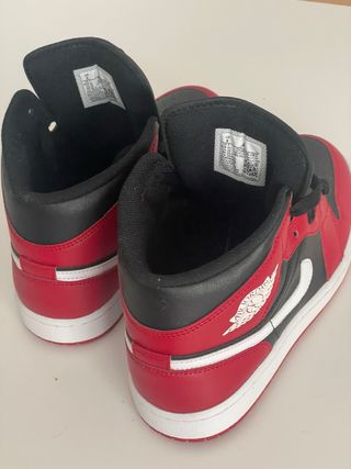 Nike Air Jordan 1 Mid Nuevas