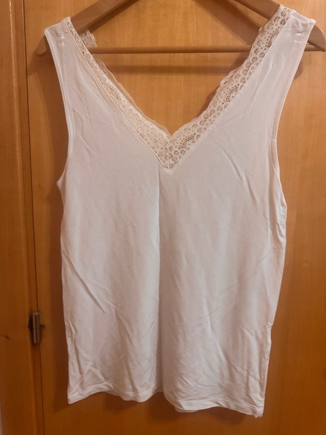 Camiseta sin mangas con encaje