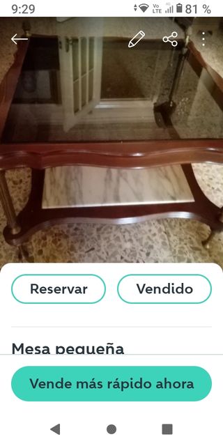 Mesa auxiliar pequeña de madera